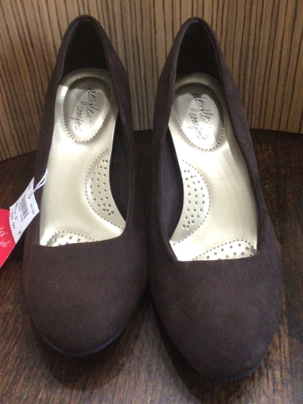 Dexflex Comfort brown fabric upper heels. Size 6 new with tags